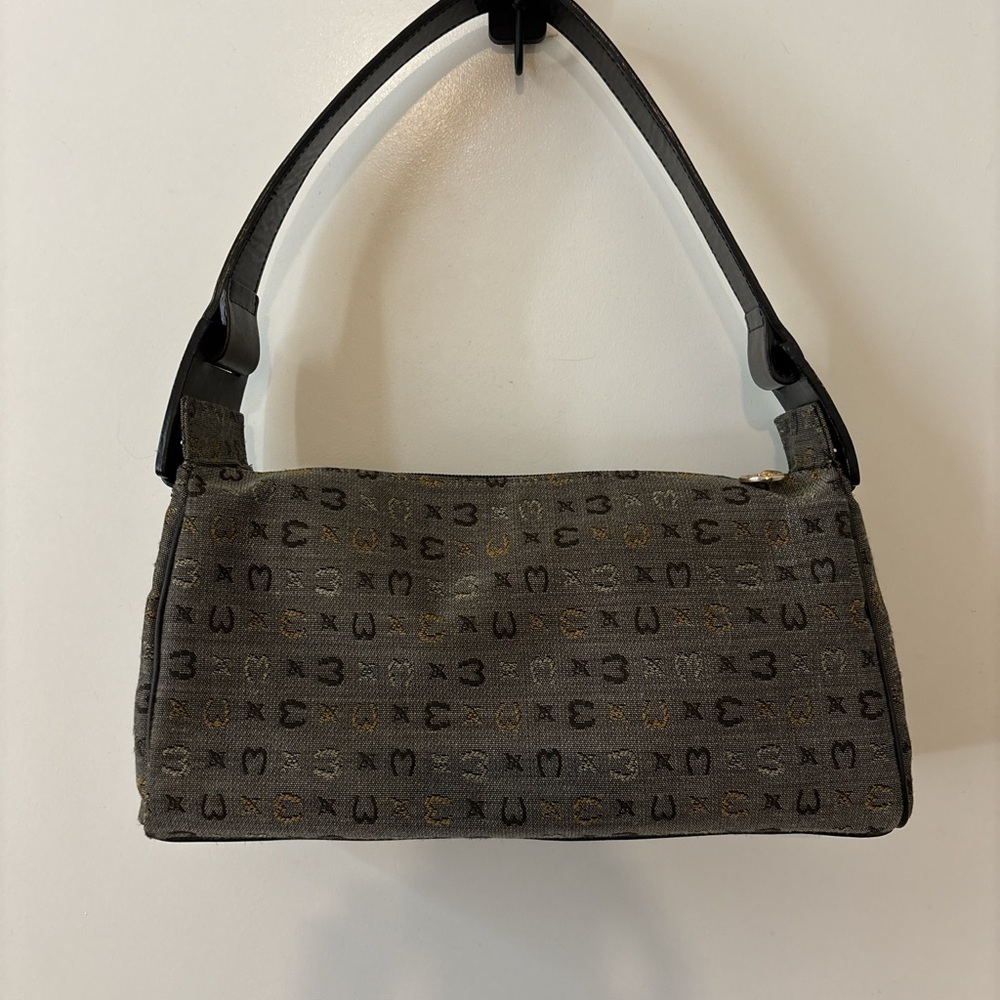 Vintage ‘Metrocity’ monogram baguette shoulder bag✨ made in Italy.